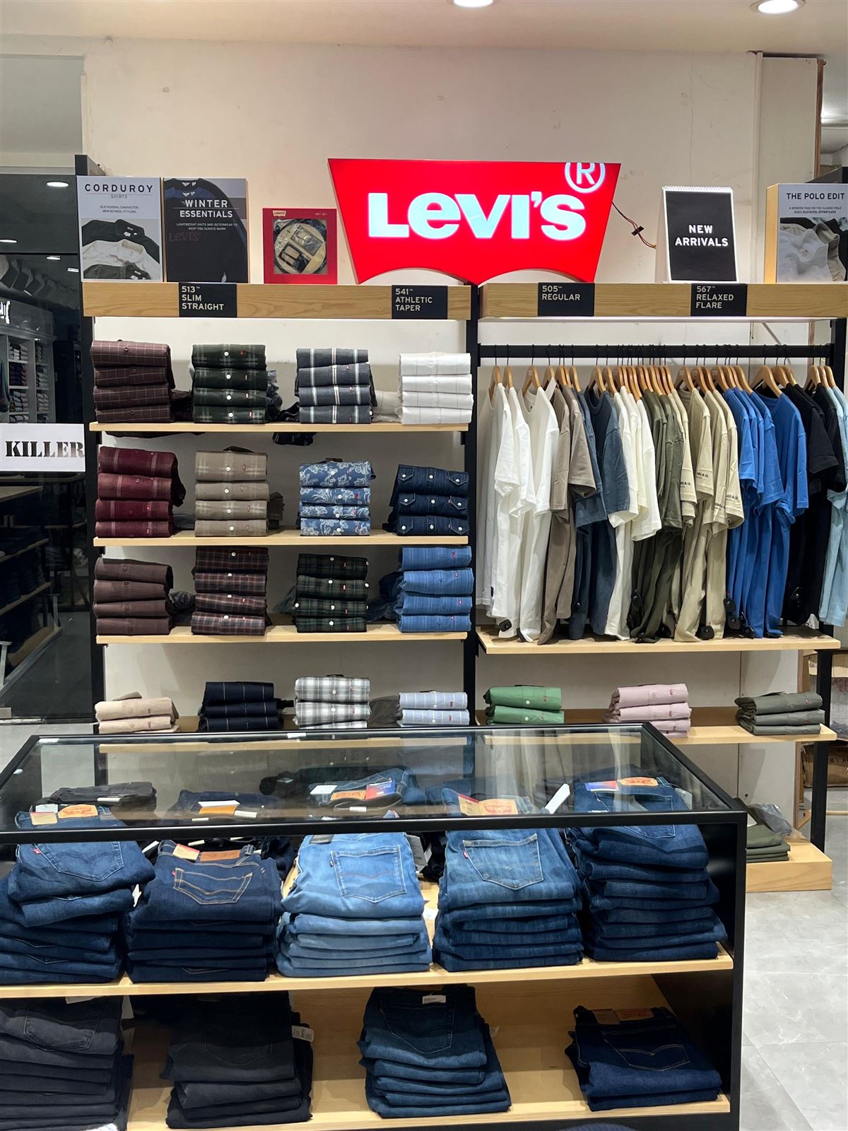 Levi's — Denim & Casualwear