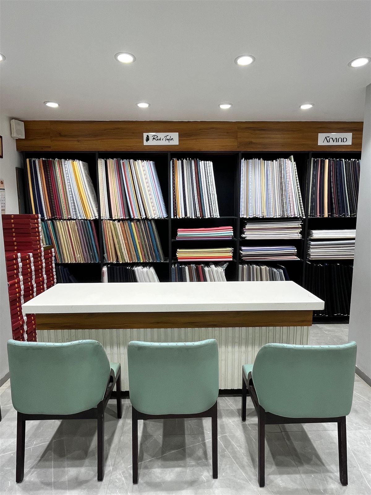 Suiting Consultation Counter